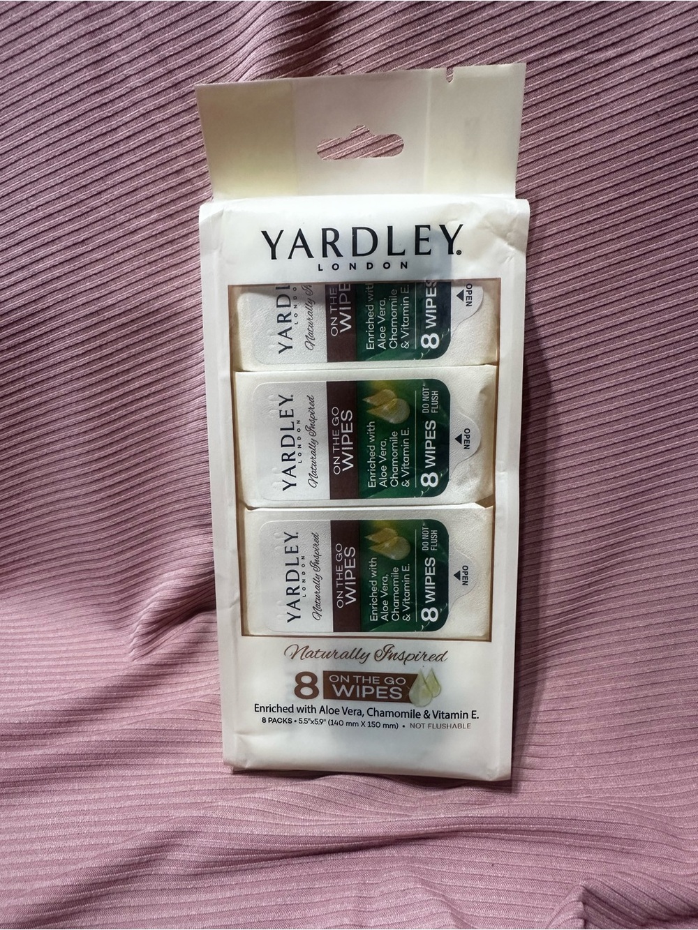 Yardley London Chamomile & Aloe Travel Wipes - White (8 Pack Travel Set)